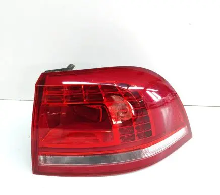 Volkswagen Touareg II Rear/tail lights 7P6945208