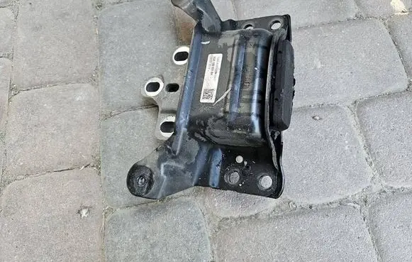 Volkswagen Golf VII Engine mount bracket 5Q0199555BK