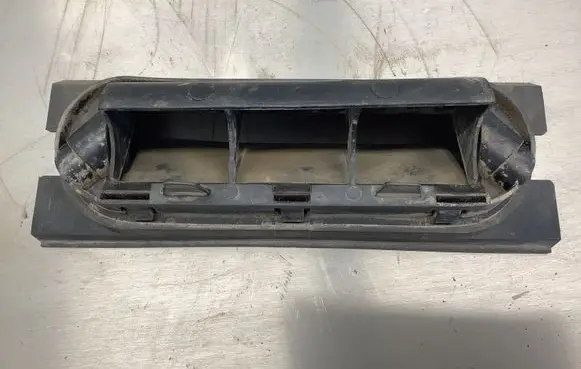 BMW 3 E30 Quarter panel pressure vent 19227423
