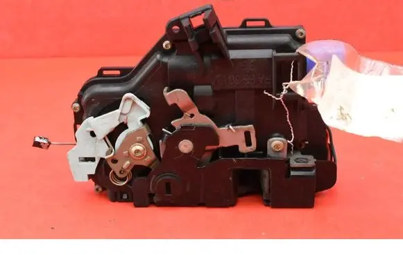 Skoda Octavia Mk2 (1Z) Rear door lock 
