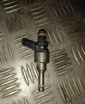 Audi A7 S7 4G Fuel injector 104390520