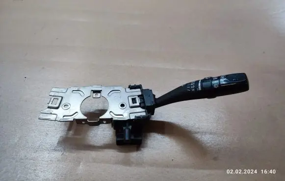 Hyundai Santa Fe Wiper control stalk 200002559
