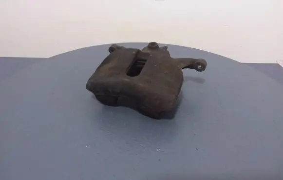 Volkswagen PASSAT B8 Front brake caliper 6799D