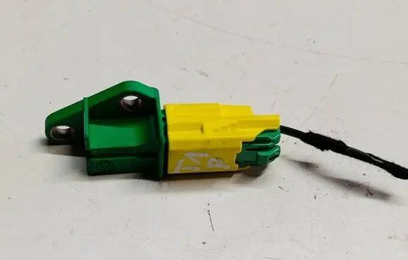 Volkswagen Scirocco Airbag deployment crash/impact sensor 5M0909606AT1 5M0909606A 5WK43658
