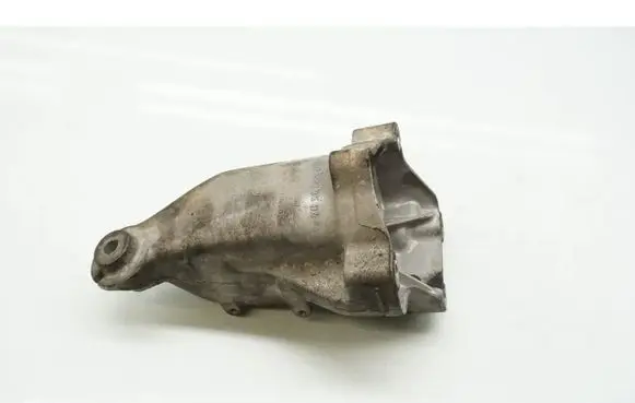Engine mounting bracket