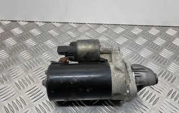 BMW 3 E90 E91 Starter motor 7589352