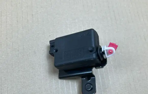 Dacia Sandero Tailgate boot lock/latch motor 8200754083