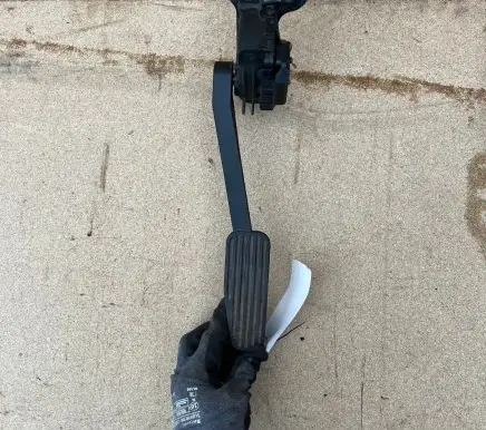 Volvo V70 Accelerator throttle pedal 30636004