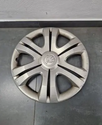 Skoda Fabia Mk2 (5J) R15 wheel hub/cap/trim 5J0601147L
