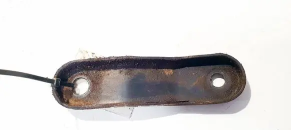 Engine mounting bracket