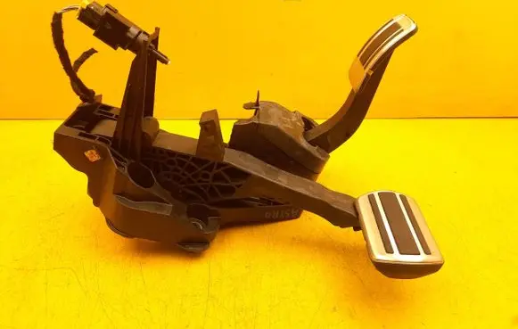 Opel Astra L Pedal assembly 9832495680