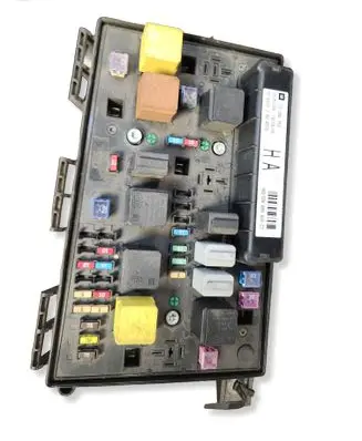 Opel Astra H Fuse module 13206753 5DK00866828