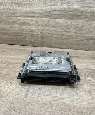 Peugeot 406 Engine control unit/module 9635156580 0281001977
