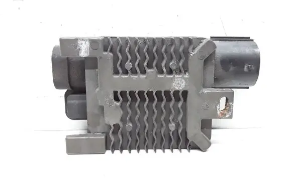 Volvo V40 Coolant fan relay 940009301