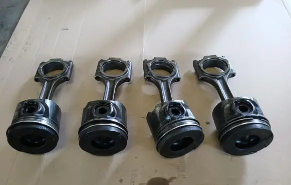 Volvo V70 Piston with connecting rod 