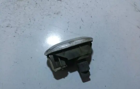 Toyota RAV 4 (XA20) Front fender indicator light 41834797