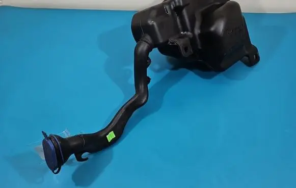 Mercedes-Benz A W176 Windshield washer fluid reservoir/tank A2468690220 IMPRK1520437