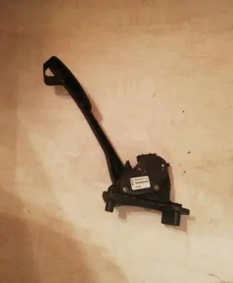 Volvo V70 Accelerator throttle pedal 30636004