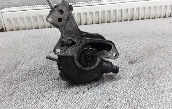 Volkswagen Golf IV Vacuum pump