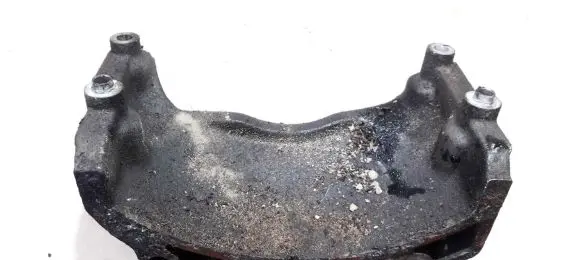 Engine mounting bracket