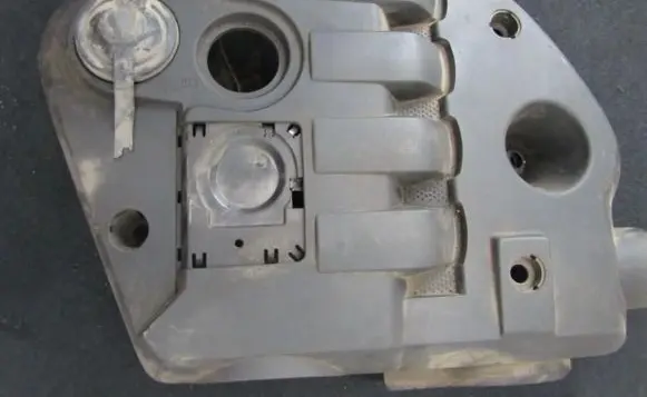 Volkswagen PASSAT B5 Engine cover (trim) 038103925en