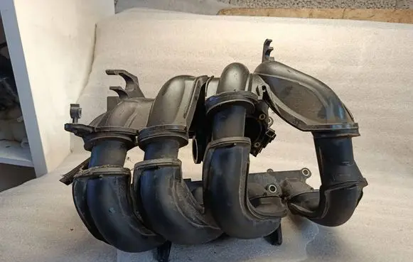 Ford Focus Intake manifold 2S6G9424DH