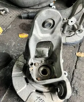 BMW X5 E70 Rear wheel hub spindle/knuckle 6770981