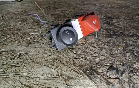 Renault Scenic II - Grand scenic II Hazard light switch 8200407415 8200407416 8200095493