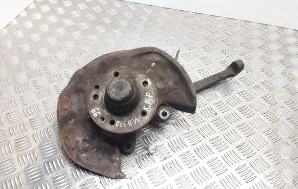 Mercedes-Benz E W210 Front wheel hub 2102301