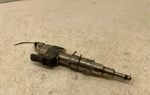 BMW 5 F10 F11 Fuel injector 10181010