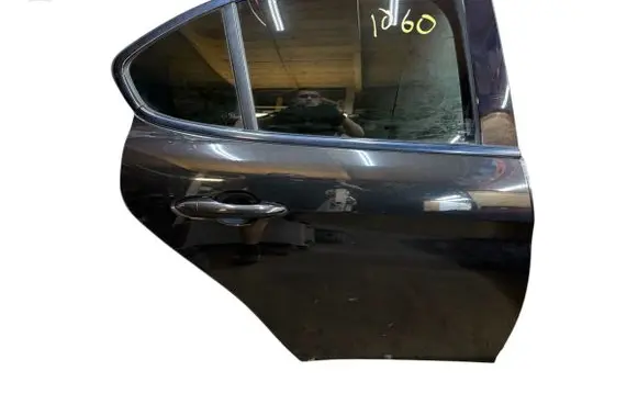 Alfa Romeo Giulia Rear door
