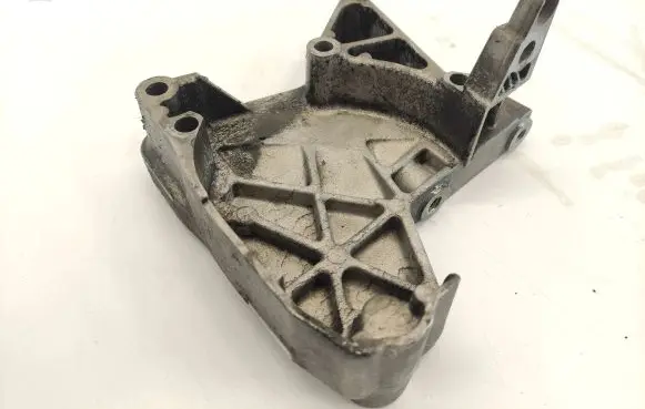 Nissan Qashqai Engine mounting bracket 8200633253