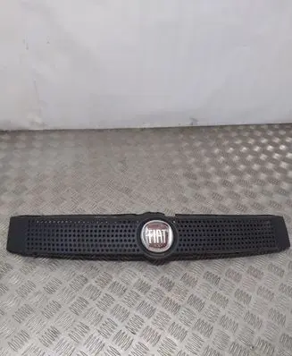 Front bumper upper radiator grill