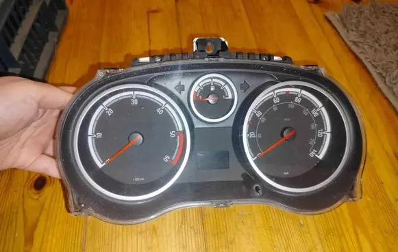 Opel Corsa D Speedometer (instrument cluster) P001328537B