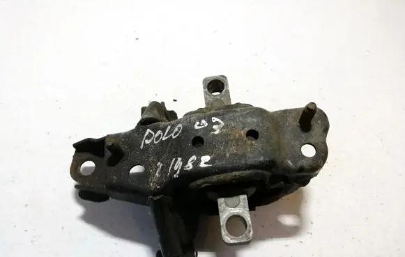 Volkswagen Polo Engine mount bracket 6q0199555