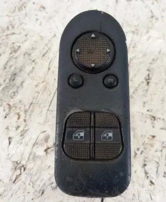 Wing mirror switch