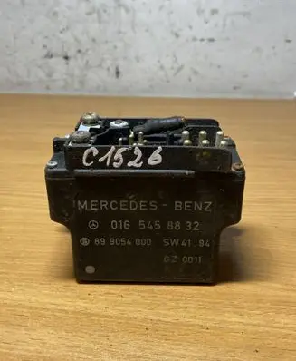 Mercedes-Benz E W210 Glow plug pre-heat relay 0165458832 C1526