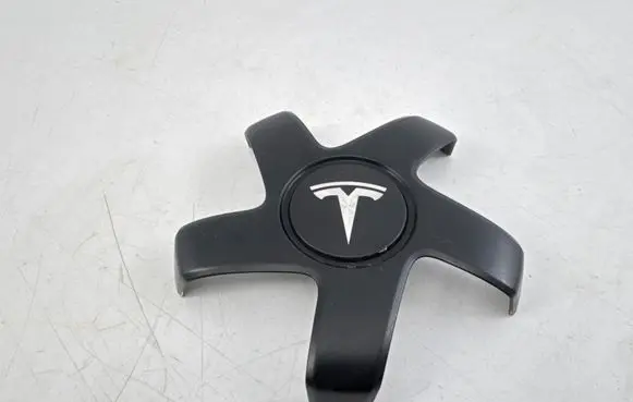 Tesla Model 3 R20 wheel hub/cap/trim 104423400A
