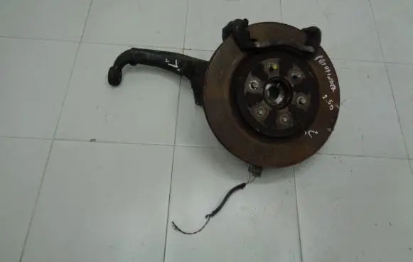 Nissan Pathfinder R51 Front wheel hub spindle knuckle