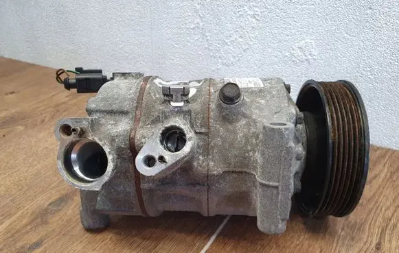 Volkswagen Polo V 6R Air conditioning (A/C) compressor (pump) 5Q0820803E