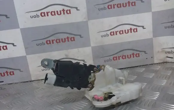 Subaru Legacy Front door lock