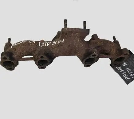 Volkswagen PASSAT B5.5 Exhaust manifold 038253033E
