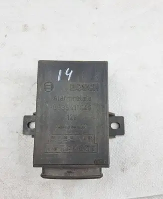 Volkswagen PASSAT B5 Alarm relay 0335411046