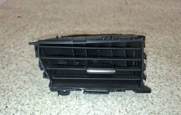 Honda Civic IX Dash center air vent grill GN71144300 77610TV1E01
