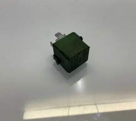 Mercedes-Benz E W211 Other relay A0009828523 4RA00779152 0009828523
