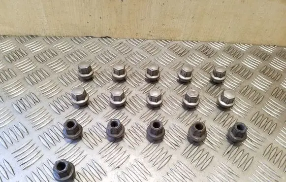 Volvo V40 Cross country Nuts/bolts 