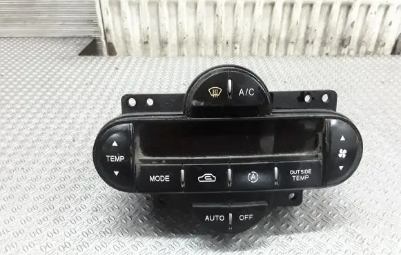 KIA Carens I Climate control unit OK2FB61190