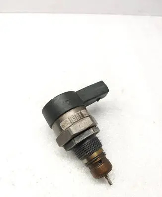 BMW 5 E60 E61 Fuel pressure regulator 0281002481 120206 30172781