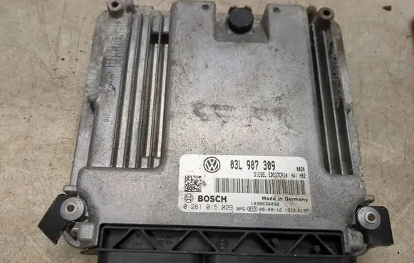 Volkswagen PASSAT B7 Engine control unit/module 03L907309 1039S30090 0281015029