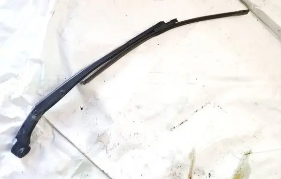 Front wiper blade arm